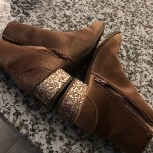 I am selling pink glittery high heels